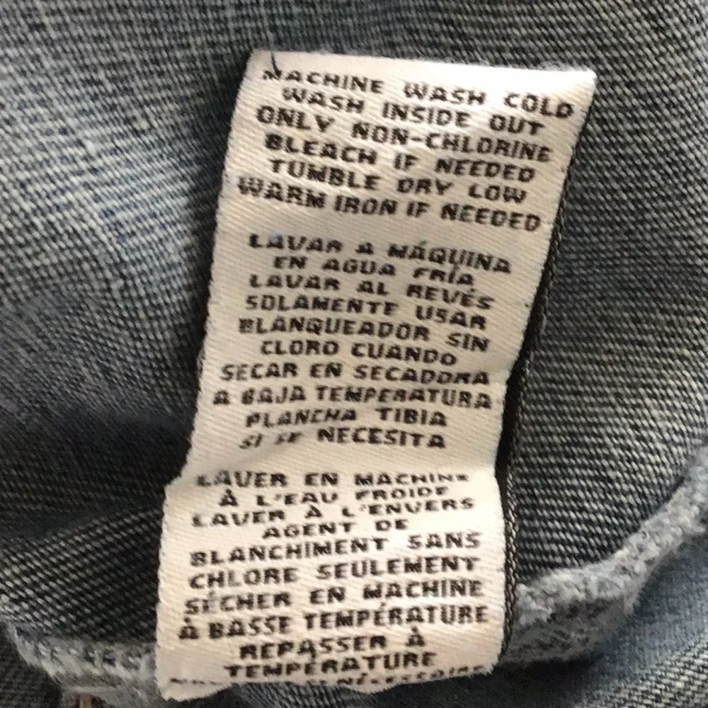 One5One Women's Medium Stonewash Classic Denim Jacket size Medium NWT - Picture 10 of 10